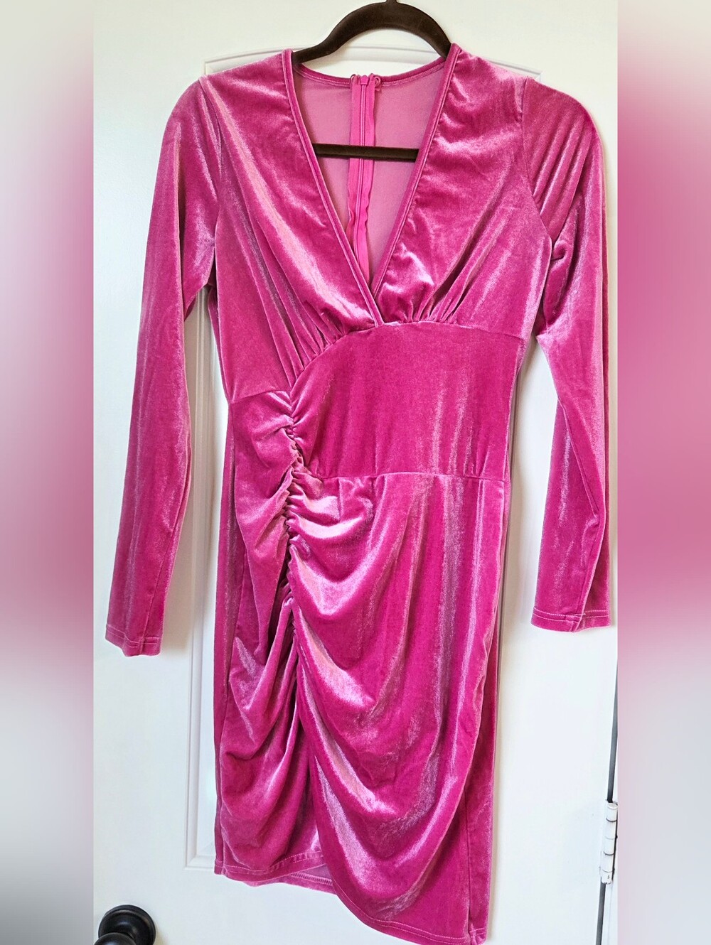 Source Unknown Fuchsia Velvet Ruched V-Neck Long Sleeve Dress